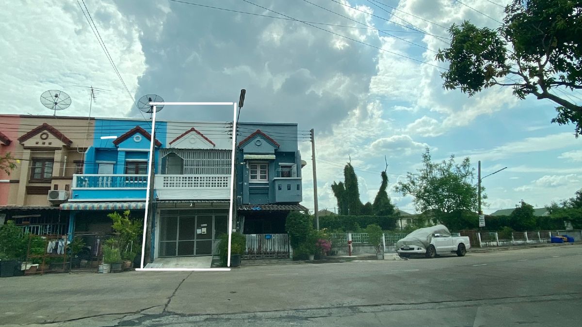 The new renovated house, 16 sqm, 2 layers with a transparent front balcony.