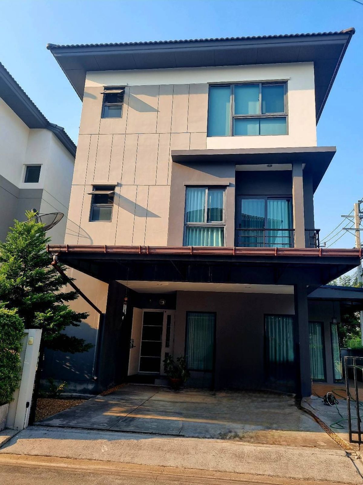 3 -story twin house for sale in the middle of the city Sathorn-Suksawat (AP Project) Decorated with  Son Suksawat 39 near Big C mall