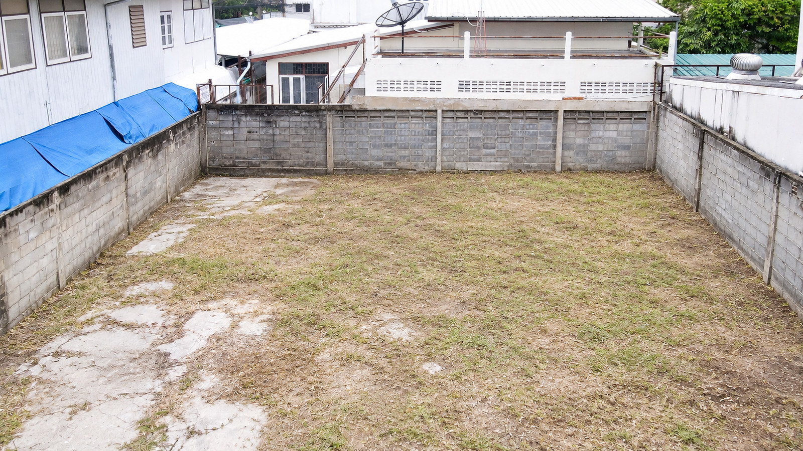 Land 50 sq.wah Charan Sanitwong 65 👍 Good location 🚄 Near MRT Bang Yi Khan 🚗 Can go in and out in many ways Land 50 sq.wah Charan Sanitwong 65 👍 Good location 🚄 Near MRT Bang Yi Khan 🚗 Can go in and out in many ways