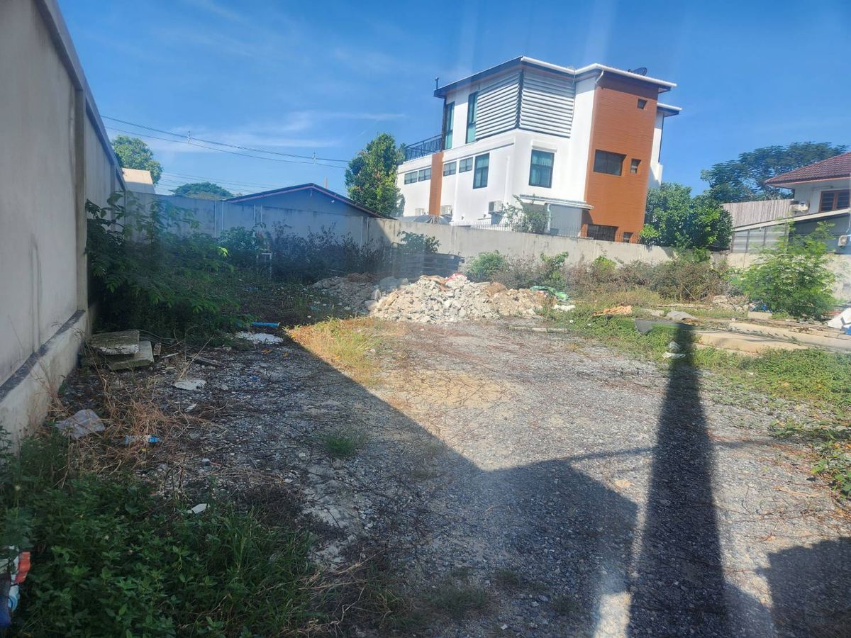 Land for sale at 161 square wah, near Central E -Swill. Land for sale at 161 square wah, near Central E -Swill.