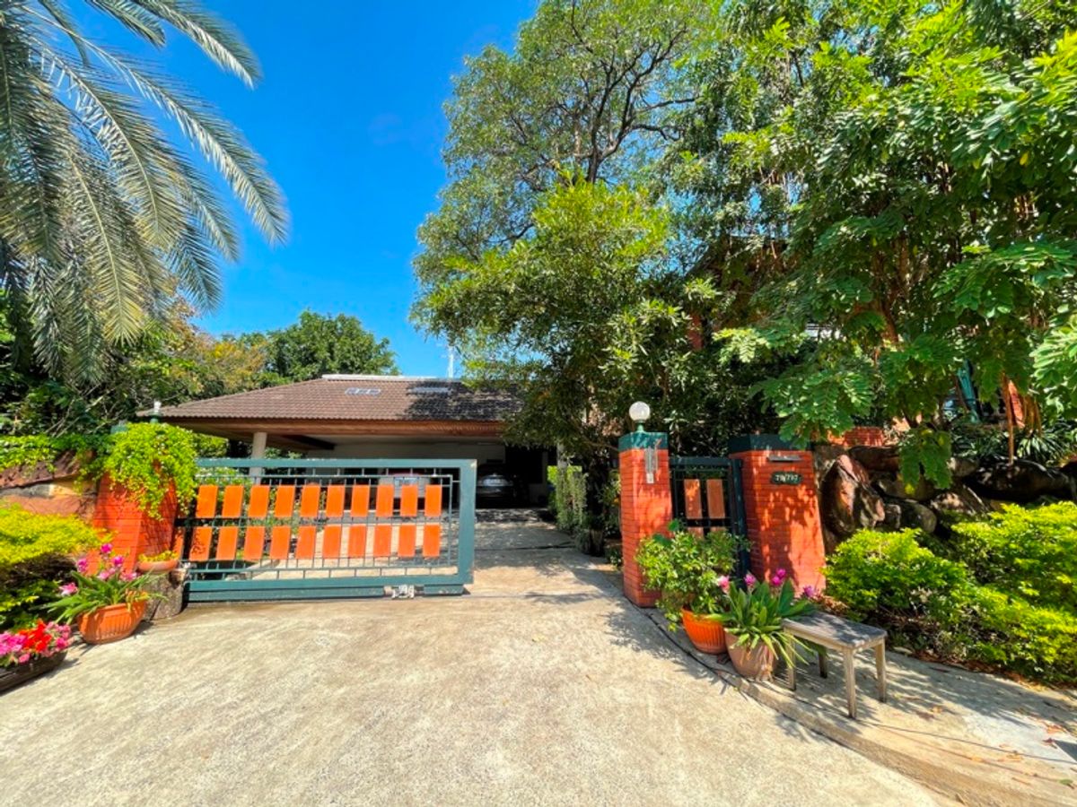 Sell ​​luxury houses, large house, Panya Intra, 1 plot of water corner, area of ​​620 sq.w.