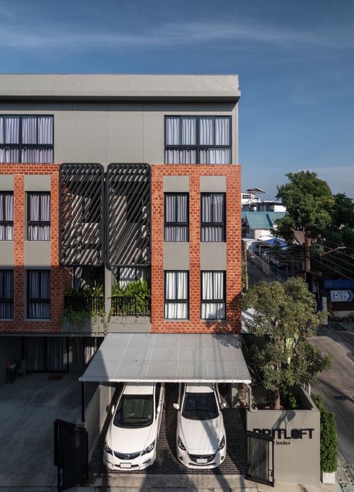 Britloft โชคชัย4 ทาวน์โฮม 3.5 ชั้น พื้นที่ใข้สอย 237 ตร.ม.3ห้องนอน4ห้องน้ำ 2 ที่จอด 📲 𝟎𝟔𝟒-𝟕𝟗𝟒𝟒𝟐𝟔𝟑(คุณน้ำ) 
