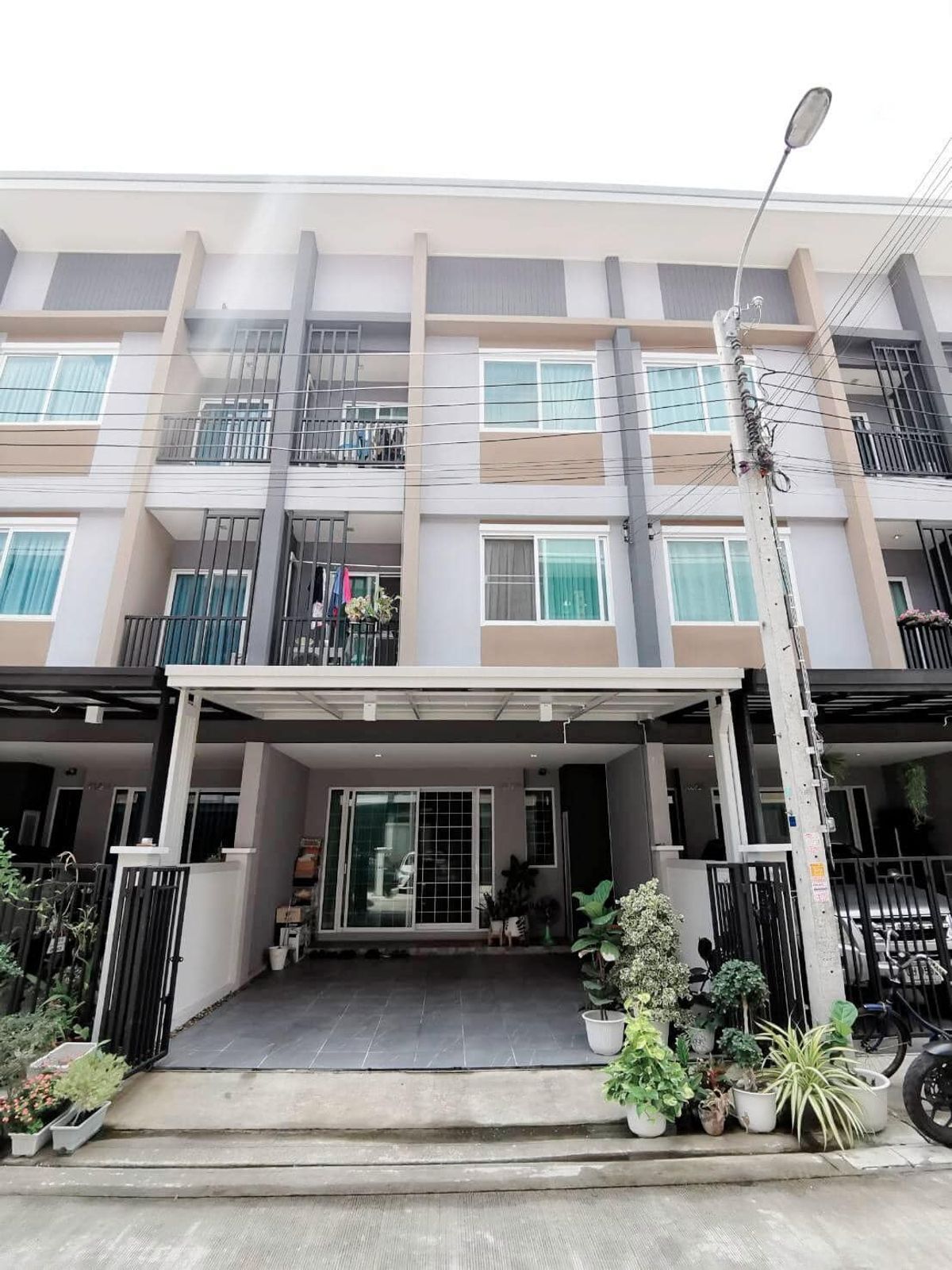 Baan Wiral Patchara Exclusive Chalermprakiet Soi 8 /4 Bedrooms (selling with tenants), Baan Wiranphat Exclusive Chaloemphrakiat Soi 8 /4 Bedrooms (SALE with Tenant) FONTENT002