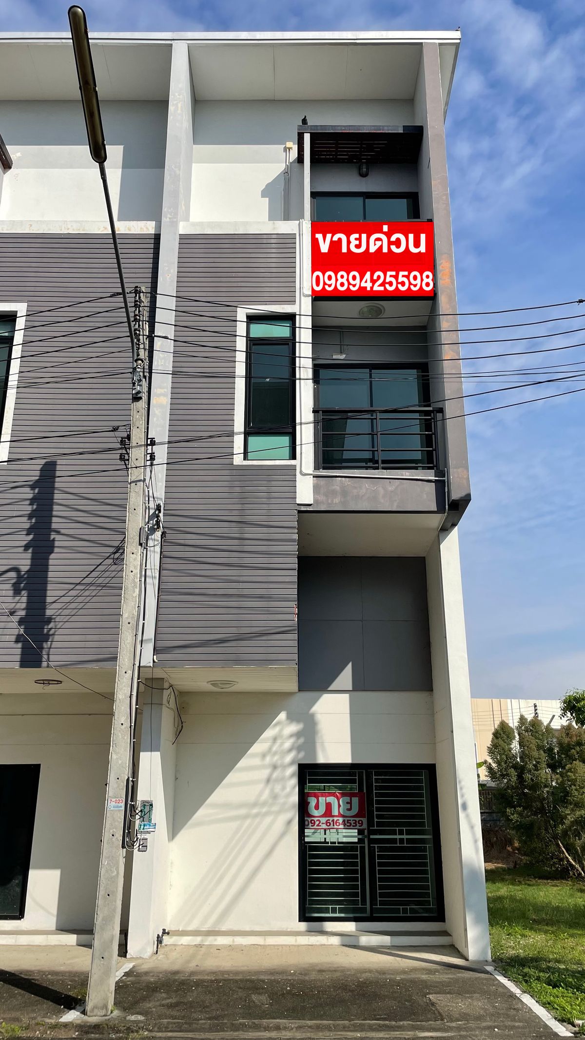 ขาย Home office 3 ชั้นครึ่ง หลังมุม มีพื้นที่ด้านข้าง ทำเลดีของเมืองเชียงใหม่ ขาย Home office 3 ชั้นครึ่ง หลังมุม มีพื้นที่ด้านข้าง ทำเลดีของเมืองเชียงใหม่