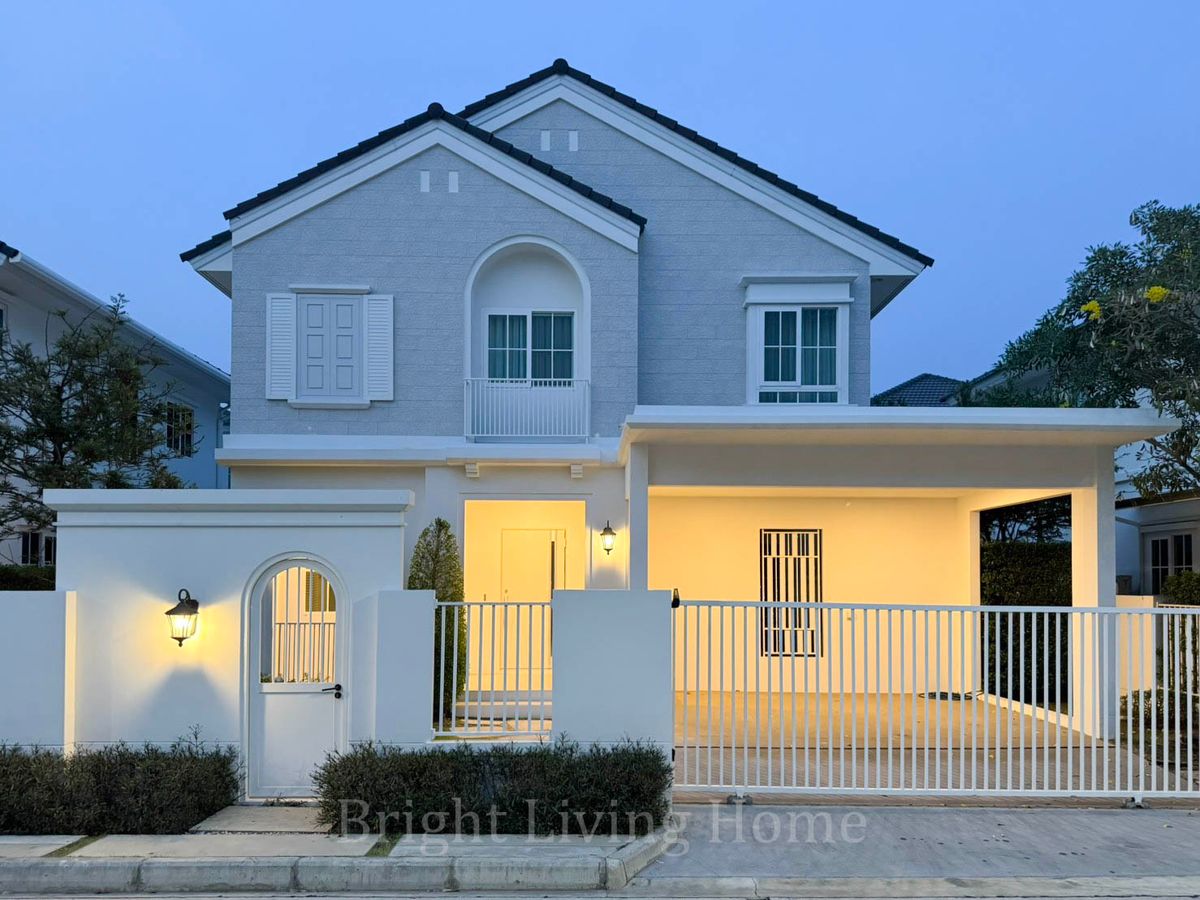 บ้านไซต์กลาง เพิ่งตกแต่งเสร็จใหม่ราคาดี อยู่ใกล้สวนกลางหมู่บ้าน 