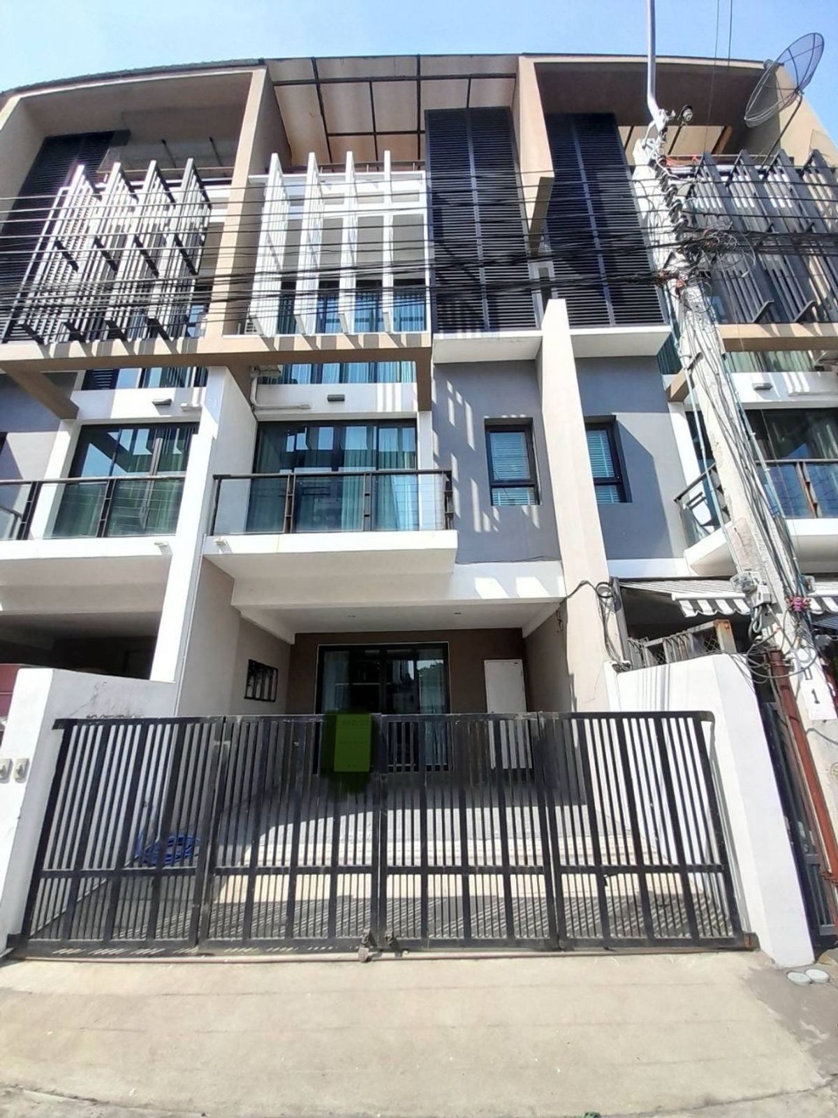 Townhome 3, half layer, good price, quiet, convenient to travel near the expressway