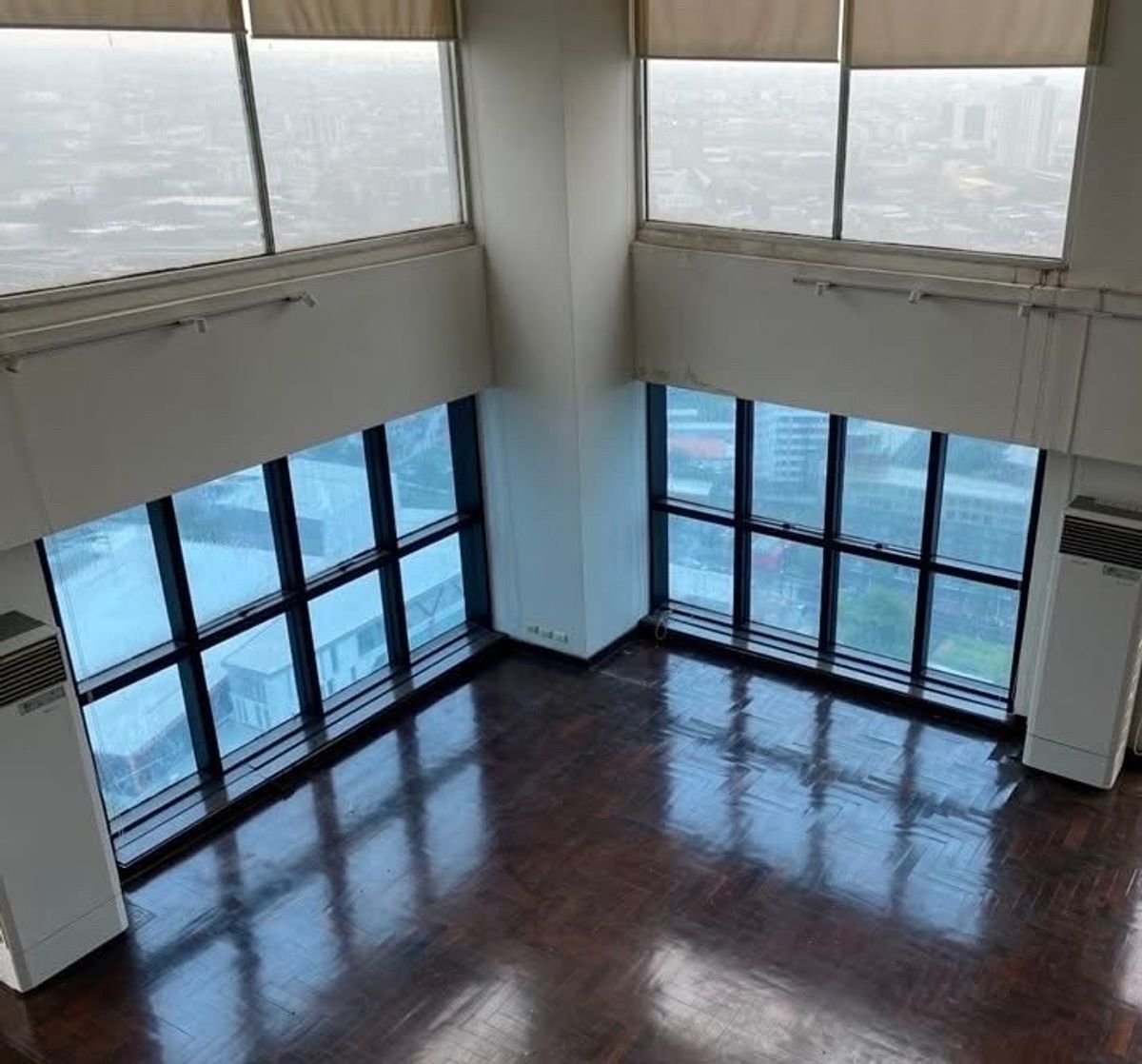 📢👇Rare item, Very good price for PENTHOUSE DUPLEX, just opposite Central Bangna, big balcony , unblocked view, no damage from incident 📢👇Rare item, Very good price for PENTHOUSE DUPLEX, just opposite Central Bangna, big balcony , unblocked view, no damage from incident