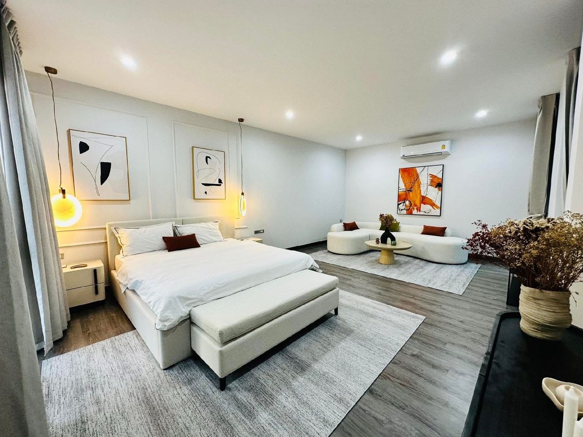 Rental : Luxury Townhome Baan Klang Muang Classe Sukhumvit 77 • 3 Bedroom 4 Bathroom 1 Office room 2  Parking spaces • Size : 228 S.qm • 3 Floor  – รูปที่ 3