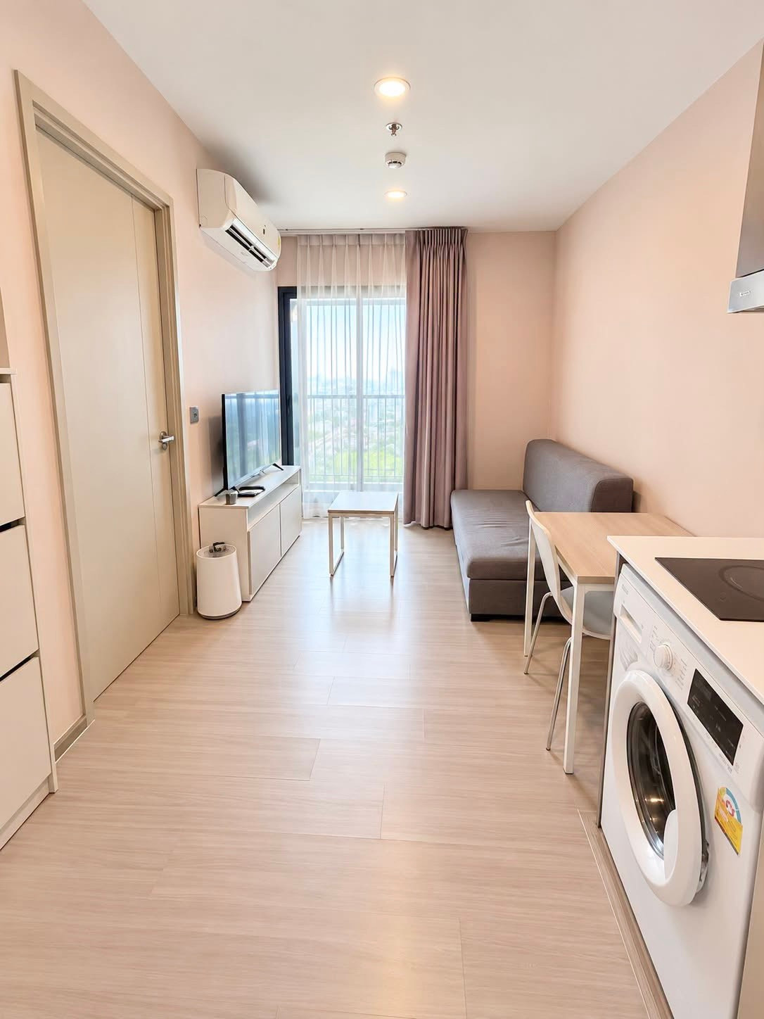 Condo rental aspire Erawan, new renovated room Swimming pool view With complete furniture The central part is full. Next to BTS Erawan / call 099-149-5164 Condo rental aspire Erawan, new renovated room Swimming pool view With complete furniture The central part is full. Next to BTS Erawan / call 099-149-5164