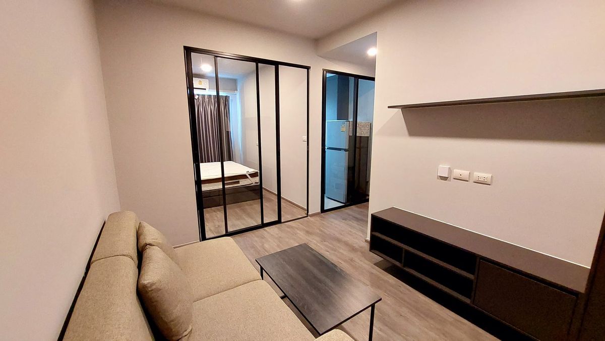 Rent a low-rise condo, Monte Rama 9, only 12,000 baht, 1 bedroom, 1 bathroom, 27 sq.m., Building A, 7th floor, please contact Khun Nu 063-6599447 Line ID: nukhunnasit not accepting co-agent (the  only accepts Thai customers)