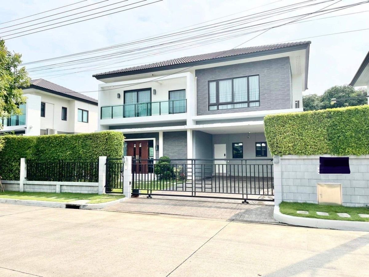 ✨ House for sale The city pattanakarn decorated in a modern style 3 bedrooms, shady atmosphere, quiet, not chaotic, suitable for families that need privacy. ✨ House for sale The city pattanakarn decorated in a modern style 3 bedrooms, shady atmosphere, quiet, not chaotic, suitable for families that need privacy.