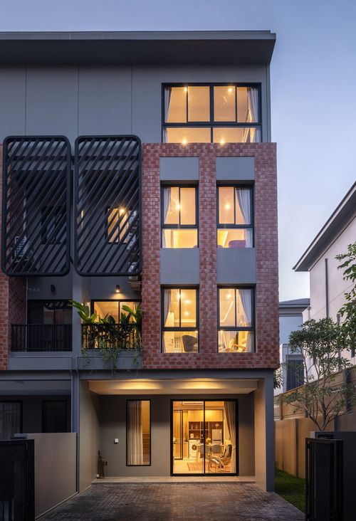 Britloft โชคชัย 4✨ทาวน์โฮม 3.5 ชั้น แปลงมุม พร้อมสวนส่วนตัว ขนาด 237 ตร.ม. 24.7 ตร.ว. | 3 ห้องนอน 4 ห้องน้ำ 2 ที่จอด เริ่ม 9.9 MB ติดต่อนัดชม Tel.0922635410 (เอิร์ธ)