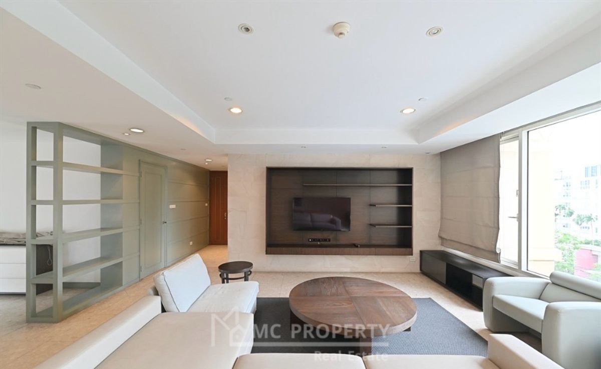 Hampton Thonglor 4 bedroom 230sqm  low floor for rent only 120,000 please contact 0816878954