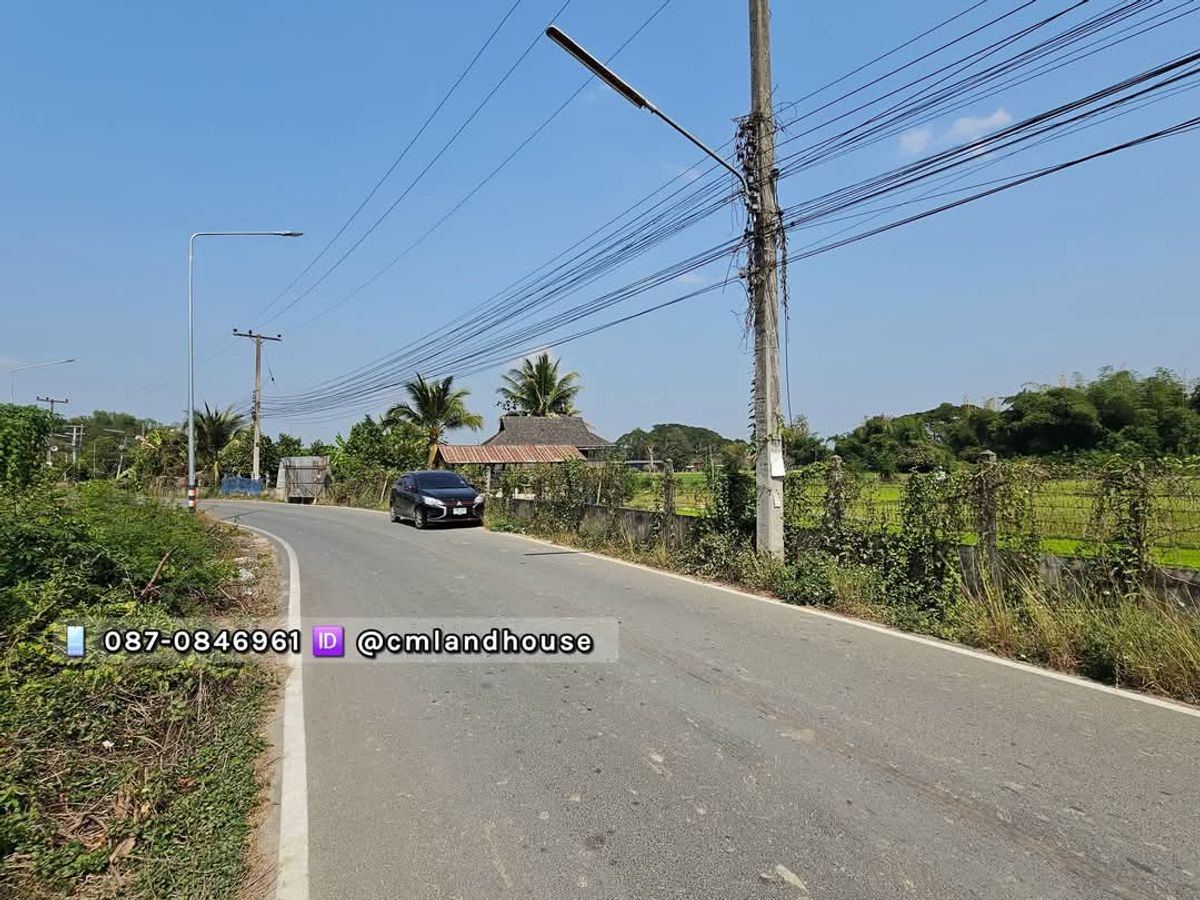Ban Suan Land, nearly 6 rai, near Central Festival 9 km. Sansai Chiang Mai District, next to the main road in the community, trading or building a housing estate.