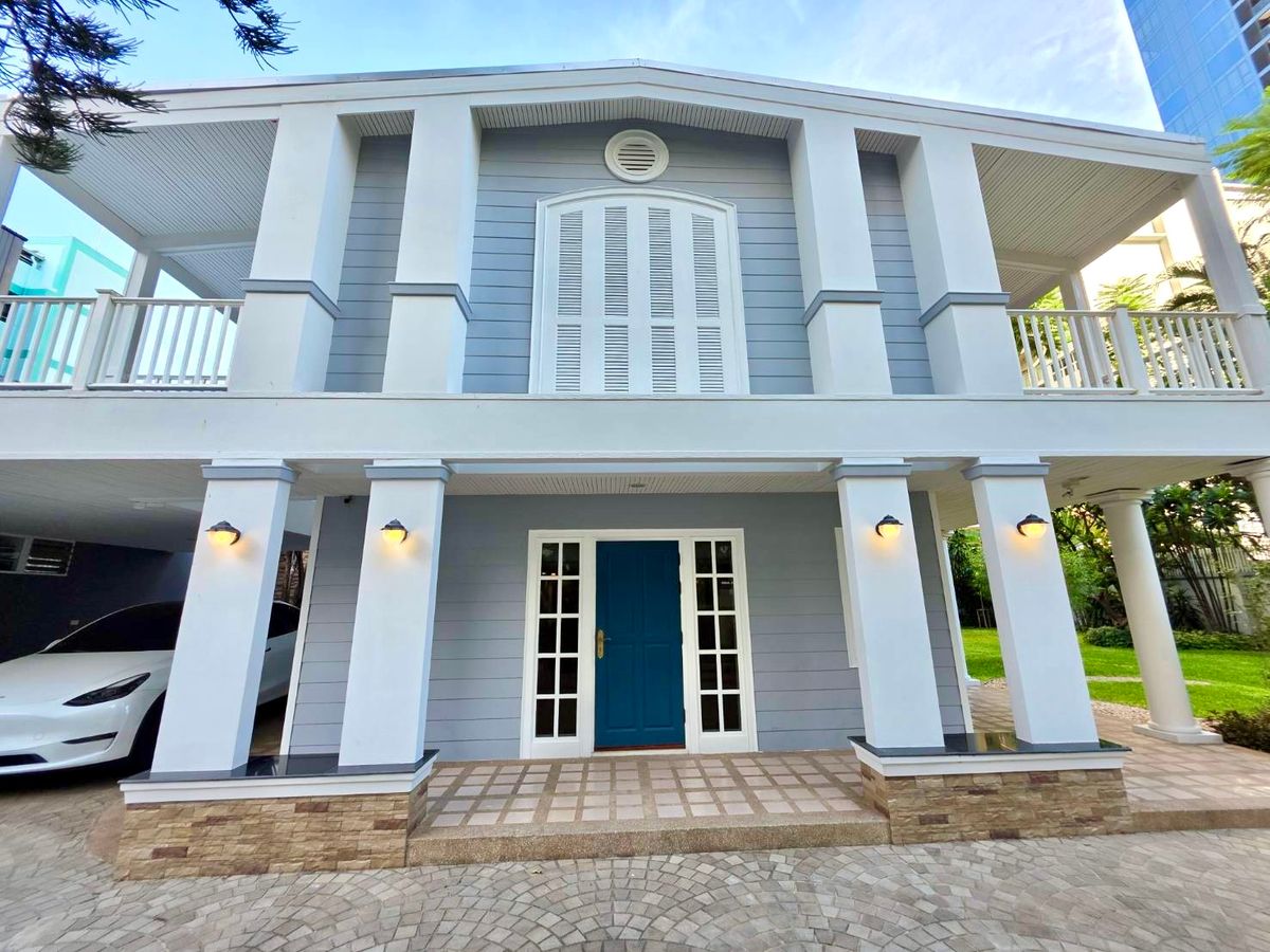 House for Rent Soi Rangnam: 280 SQWAH 4BED 4BATH + Maid 350M. To BTS Victory Monument 195,000/MTH. AM: 0656199198 House for Rent Soi Rangnam: 280 SQWAH 4BED 4BATH + Maid 350M. To BTS Victory Monument 195,000/MTH. AM: 0656199198