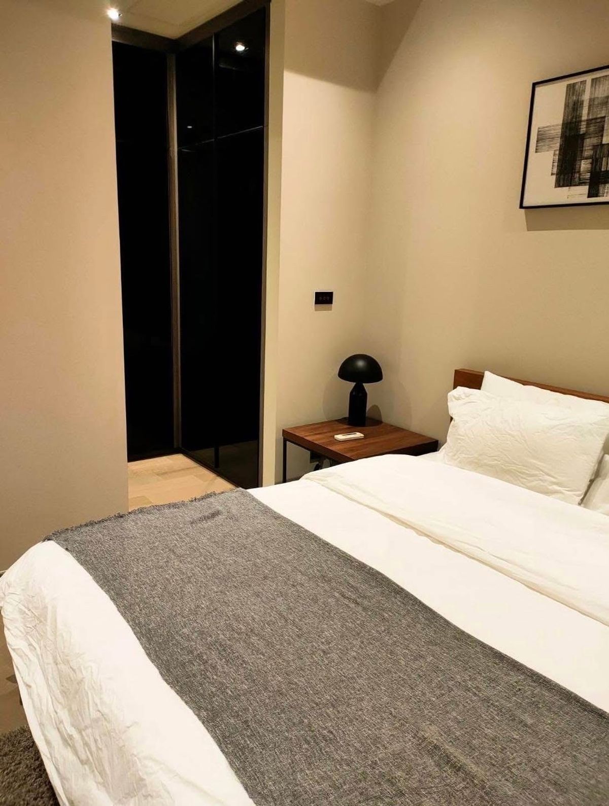 Condo: HYDE Heritage ThonglorLocation :🚆bts ThonglorFloor : 8Size : 45SQMType : 1Bedroom 1Bathroom  Rent Price : 51,000/monthTel. 0825877125 (คุณซัน)AG👉 line.me/ti/p/eklLUohzVL