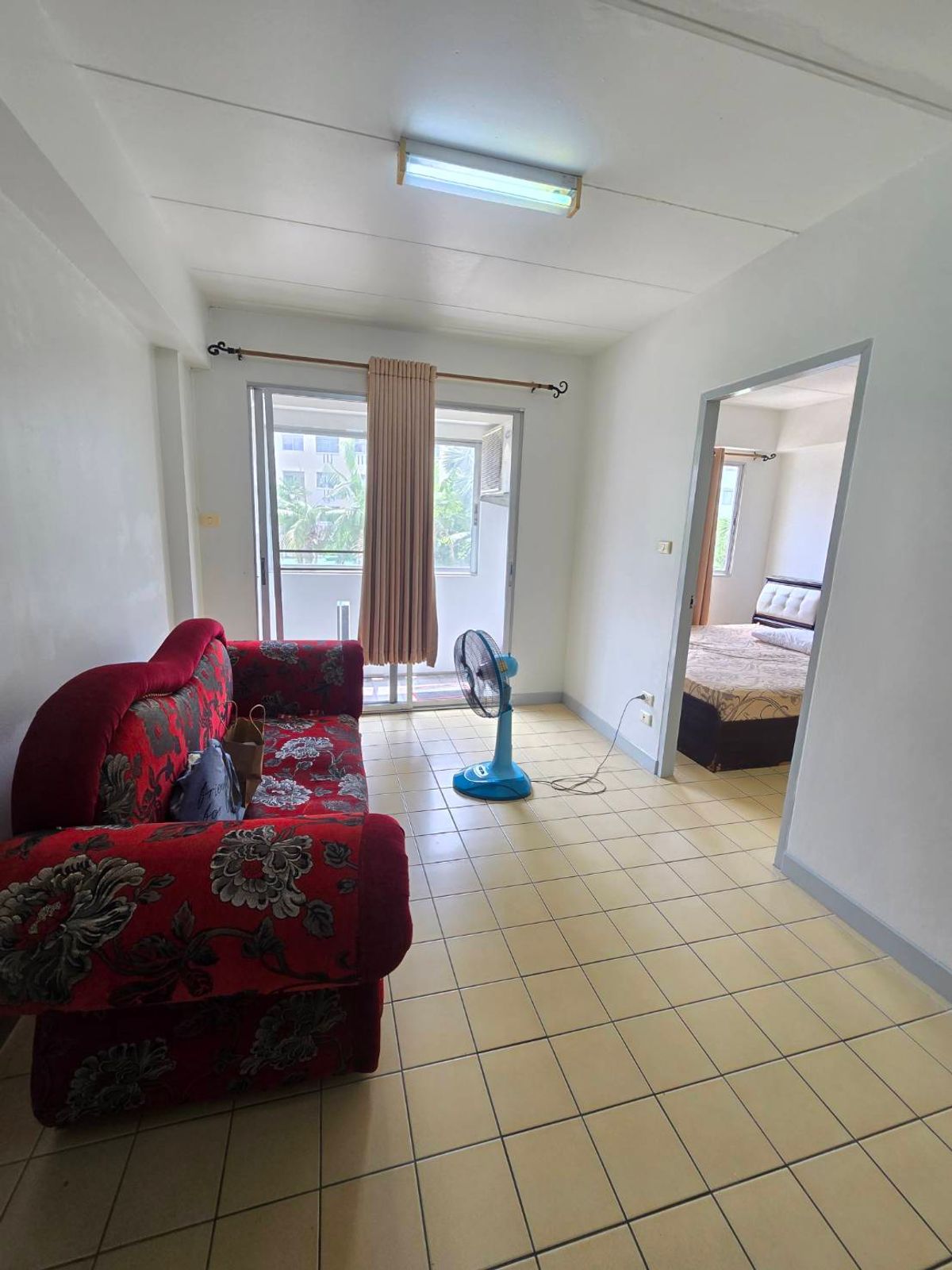 Condo near BTS Bearing, for rent, not expensive (newly renovated room)
