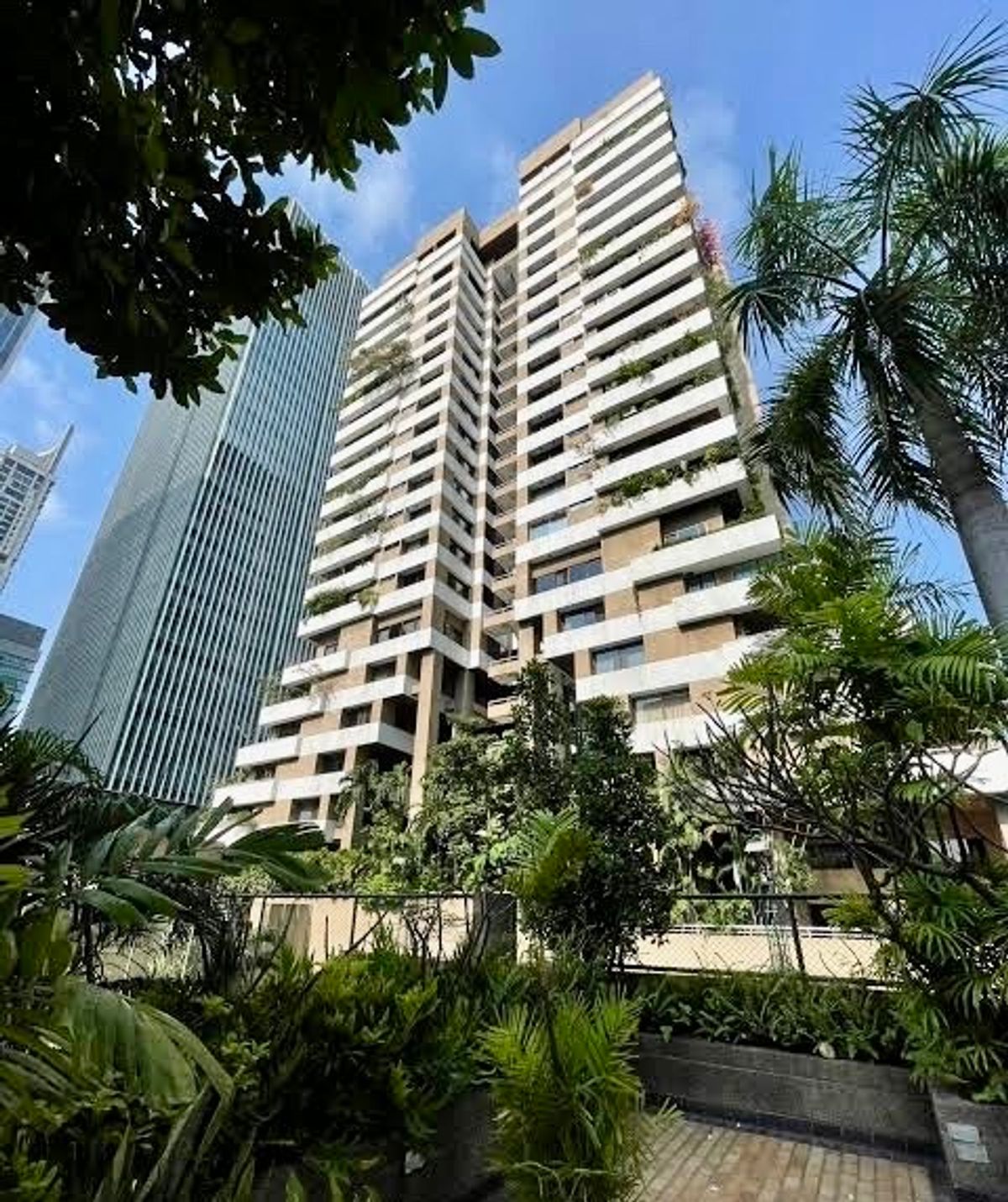 ราคาดีสุด ขายด่วนAsoke Tower 3ห้องนอน4ห้องน้ำ+ห้องแม่บ้าน สอบถามได้นะคะ 