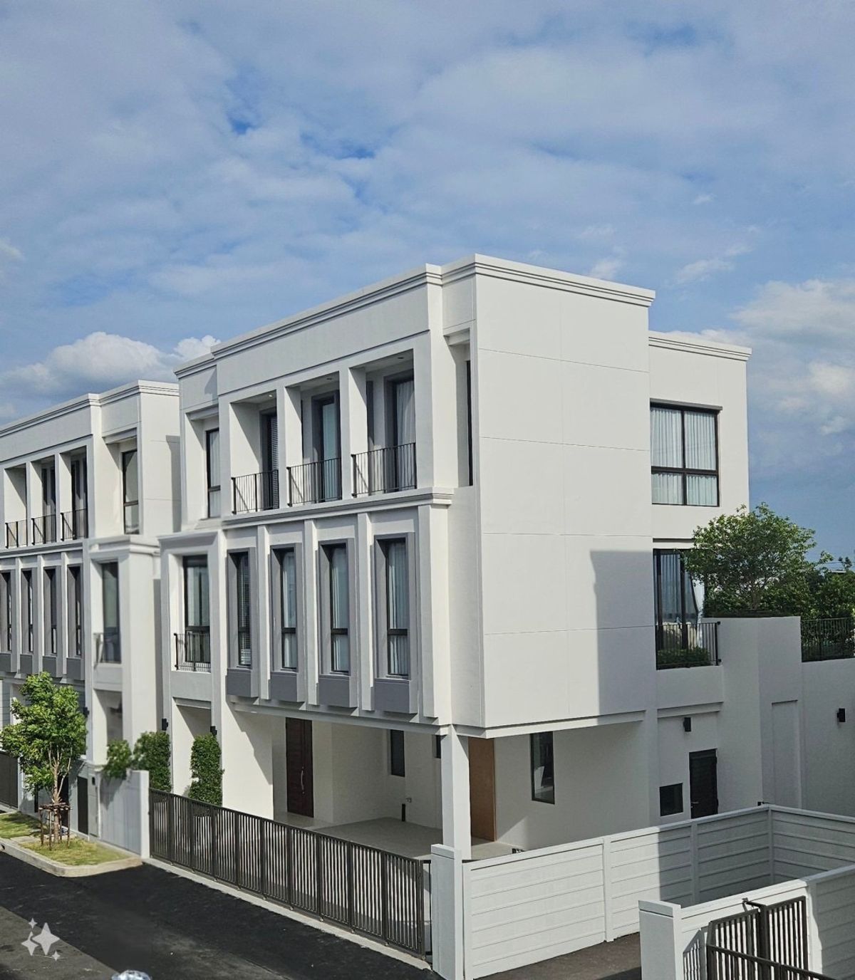 🏡 AERIE ศรีนครินทร์ - กรุงเทพกรีฑา บ้านเดี่ยวหรู 3 ชั้น สไตล์ Modern Luxury พร้อมอยู่ สำหรับครอบครัวที่มองหาบ้านที่ให้ทั้งความสง่างาม ความเป็นส่วนตัว และทำเลศักยภาพ