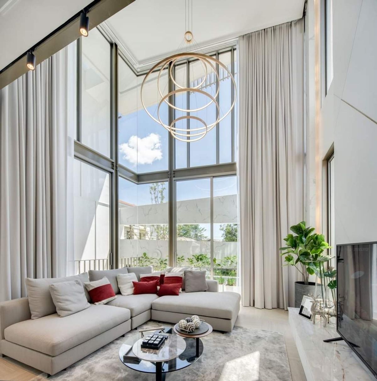 Luxe 35 Ratchada - Ladprao🏛️ 4 -story luxury townhome with a private elevator, size 400 sq.m., 37.1 sq.w. | 3 bedrooms, 5 bathrooms, 4 parking spaces, starting 18.9 MB. Contact to watch Tel.0922635410 (Earth)
