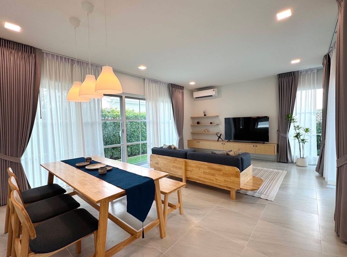 Looking for the first tenant, detached house, new house, very beautifully decorated. Decorated in Muji style Ready to move in, fully furnished, very good location, Bangna area, km. 15, large size 190 sq m, 3 bedrooms, 4 bathrooms, rent only 75,000 baht ( Looking for the first tenant, detached house, new house, very beautifully decorated. Decorated in Muji style Ready to move in, fully furnished, very good location, Bangna area, km. 15, large size 190 sq m, 3 bedrooms, 4 bathrooms, rent only 75,000 baht (