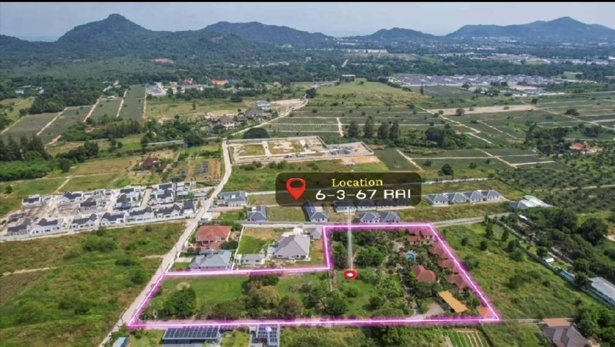 ขายกิจการบ้านสไตล์รีสอร์ท 5 หลัง สระว่ายน้ำ บนเนื้อที่ 6-3-67 ไร่ใกล้ Black Mountain Golf Club เพียง 26.8 ลบ. พร้อมเฟอร์นิเจอร์ เครื่องไฟฟ้าทุกชนิด ค่าใช้จ่ายวันโอนคนละครึ่ง