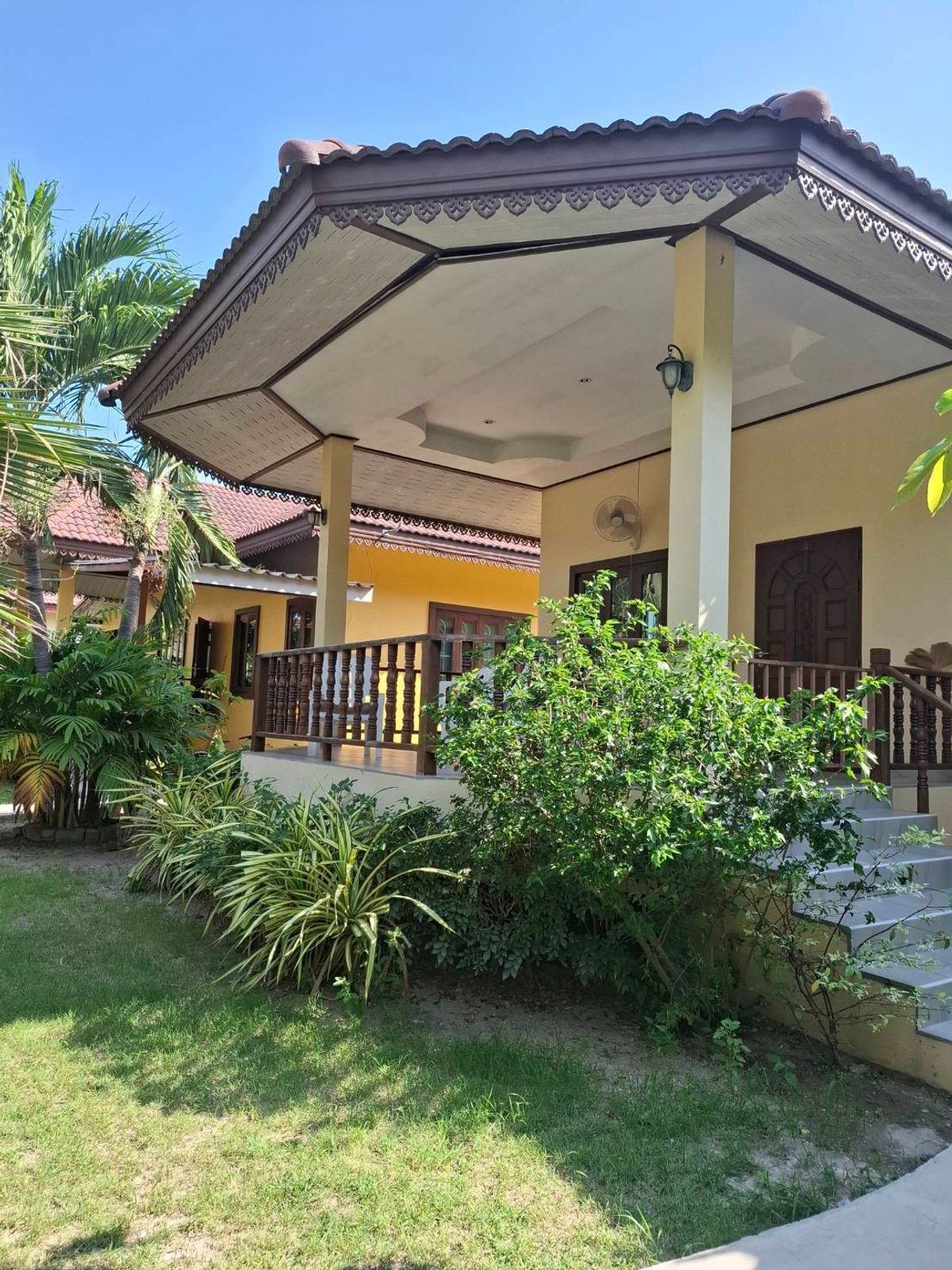 ขายกิจการบ้านสไตล์รีสอร์ท 5 หลัง สระว่ายน้ำ บนเนื้อที่ 6-3-67 ไร่ใกล้ Black Mountain Golf Club เพียง 26.8 ลบ. พร้อมเฟอร์นิเจอร์ เครื่องไฟฟ้าทุกชนิด ค่าใช้จ่ายวันโอนคนละครึ่ง – รูปที่ 2