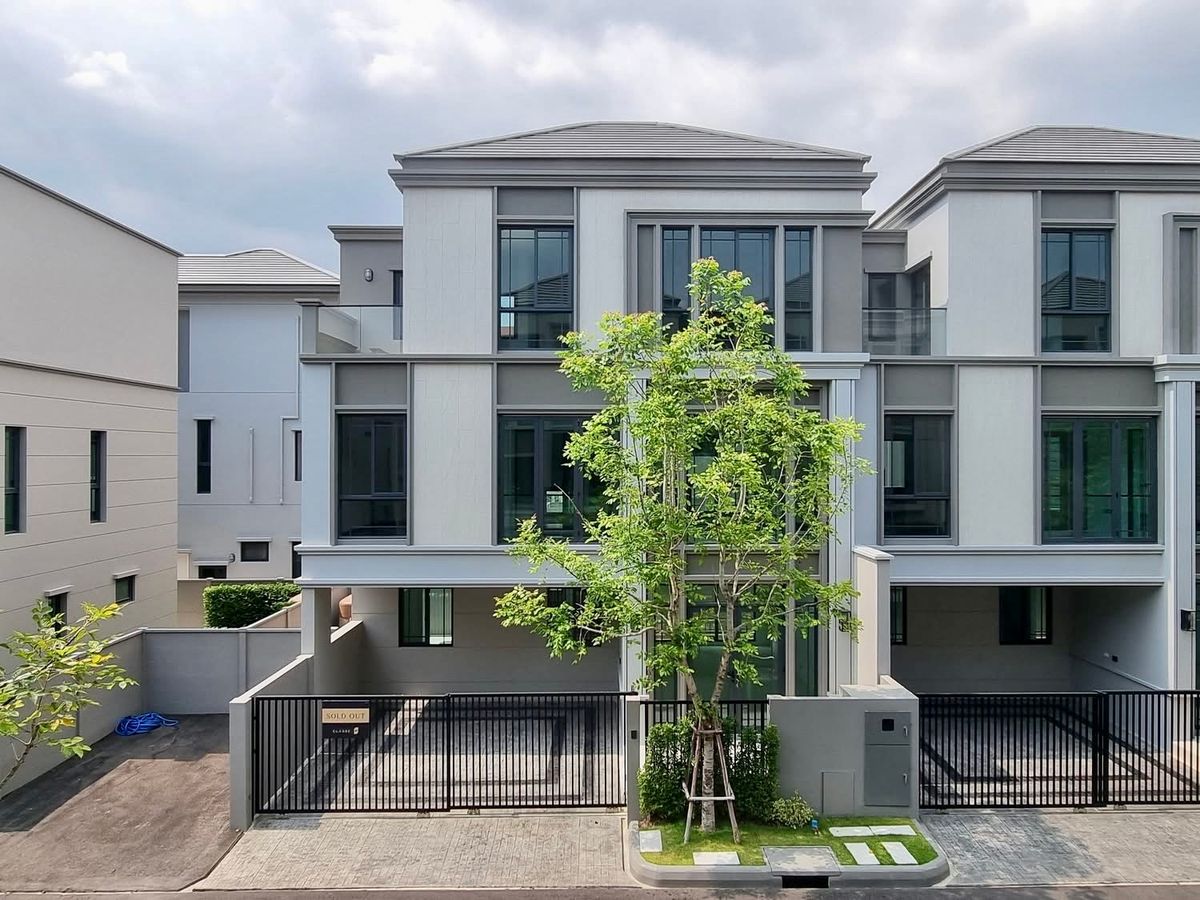 🏡 Baan Klang Class, Ratchayothin, 3-story luxury townhome near Central Ladprao, bought directly with the project 📲 095-9299924 (K. Benz)