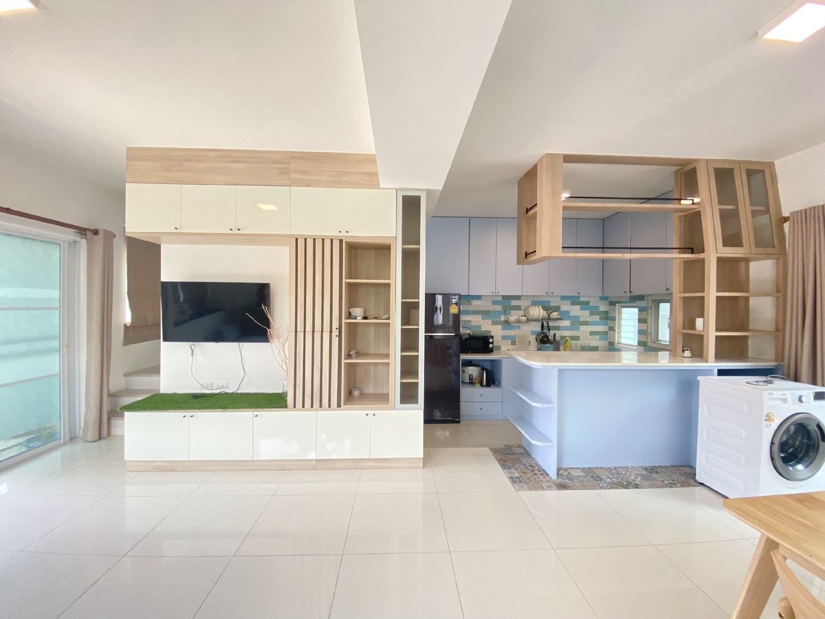 [ให้เช่า]👍🏻🏡ทาวร์โฮม 2 ชั้น Indy Bangna-Ramkhamhaeng2 บ้านกว้าง ห้องนอนใหญ่มีชั้นลอย ข้างนอกบ้านมีบ้านน็อคดาวน์ติดแอร์ ราคาดี พร้อมเข้าอยู่ ใกล้ Mega Bangna ทำเลดีมาก🔥🔥