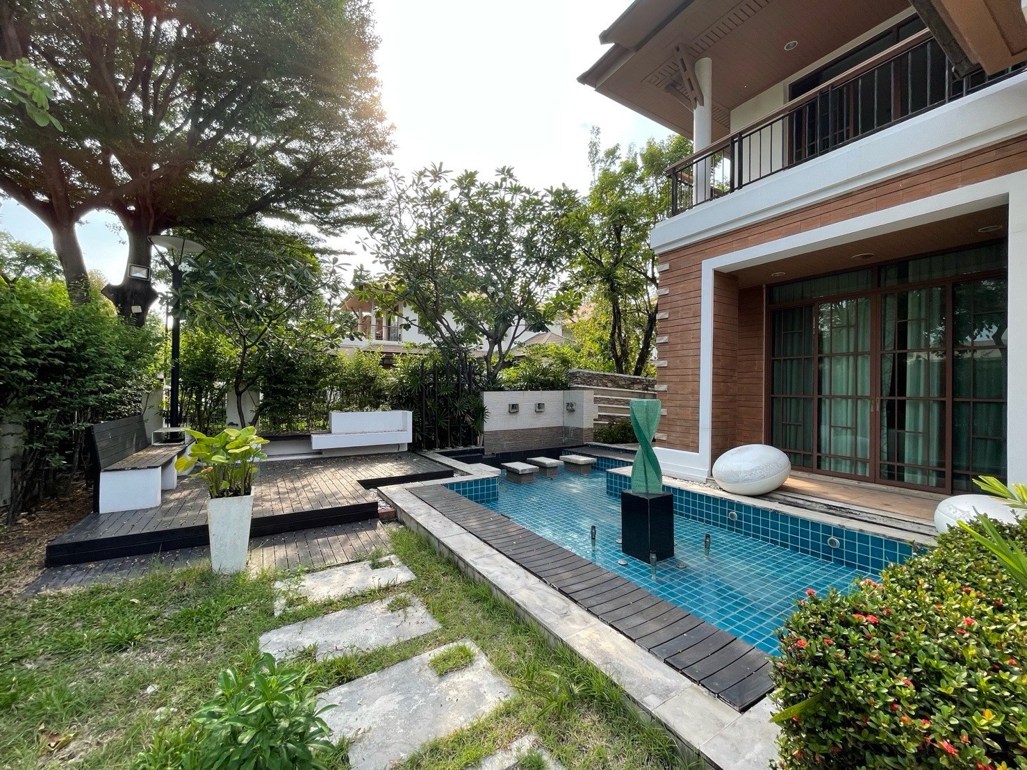 Selling/renting a single house, Pattanakarn Srinakarin, 4 bedrooms near Thonglor only 20 minutes Selling/renting a single house, Pattanakarn Srinakarin, 4 bedrooms near Thonglor only 20 minutes