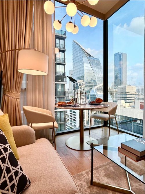 ♦ Luxury Urban Oasis Skyline ♦ 15+ floor, 44 sq.m., 1 bed | Fully furnished, The room is located to the east. | Condo near Central Chidlom 210 m., BTS Chidlom 400 m.