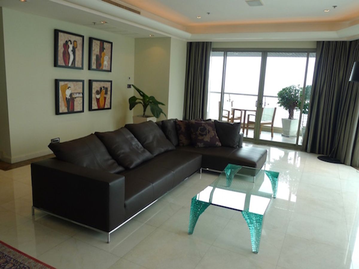 🏙️ Luxury Condo for Sale: 4 Bedrooms, 3 Bathrooms, Fully Furnished, Panoramic Views in the Heart of Bangkok @The Lakes