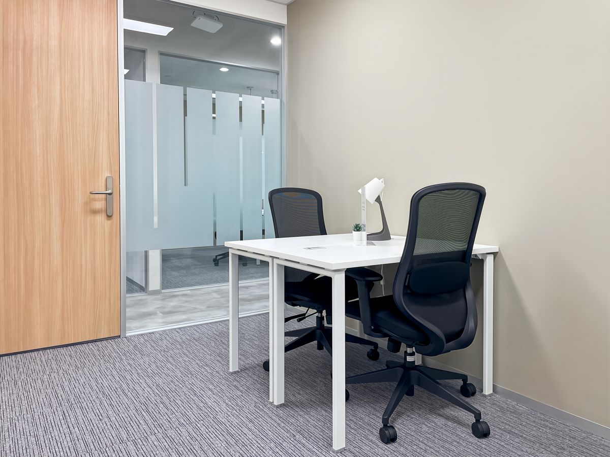 Private office space for 2 people in Regus J-Park Nihon Mura – รูปที่ 2