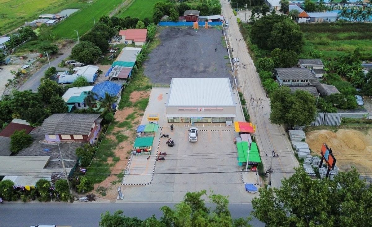 Land for sale with tenants (Seven+Thai species)