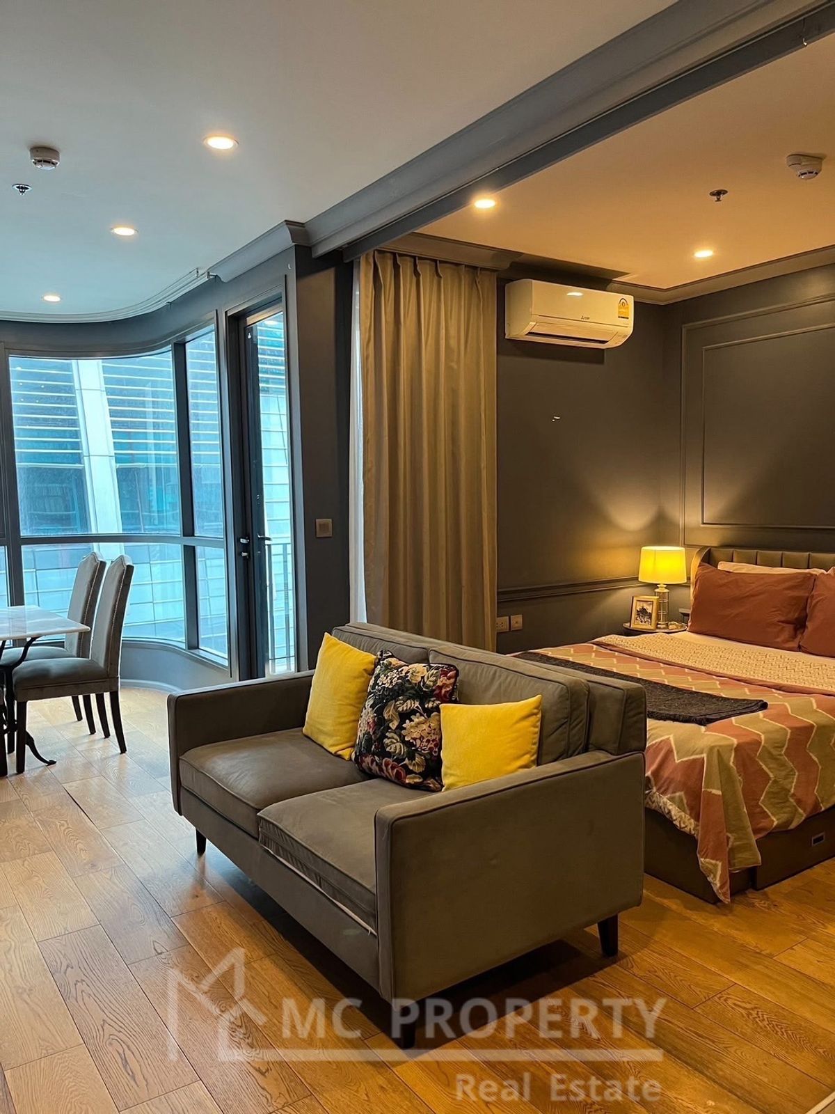 q chidlom 1 ห้องนอน 35sqm 20fl ++ ให้เช่าเพียง 24,000 โปรดติดต่อ 0816878954 q chidlom 1 ห้องนอน 35sqm 20fl ++ ให้เช่าเพียง 24,000 โปรดติดต่อ 0816878954