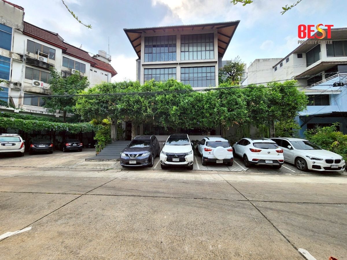 Sell ​​Town In Town, nearly 10 car park, beautiful Modern Loft style, near Pradit Manutham Expressway (Pracha Uthit Silver Point) – รูปที่ 2