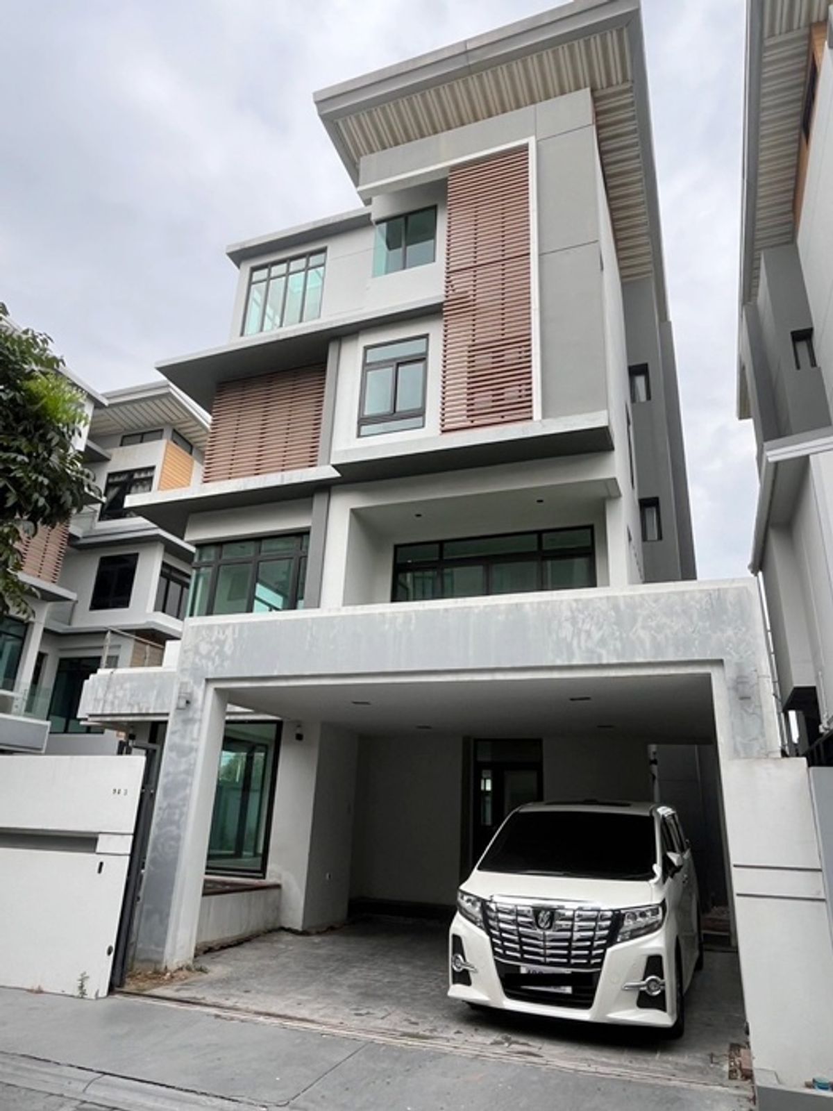 ขายบ้านเดี่ยว 4 ชั้น สระว่ายน้ำส่วนตัว โครงการ H-Cape Minera – รูปที่ 2