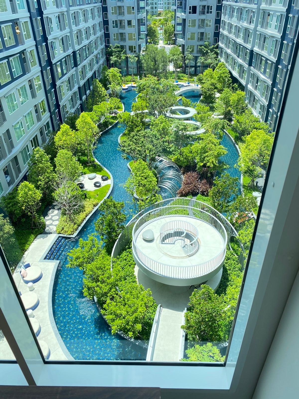 ขายราคาแบบด่วน ห้องกั้น วิวสระ พร้อมรับค่าเช่าเดือนละ 13,000 บาท