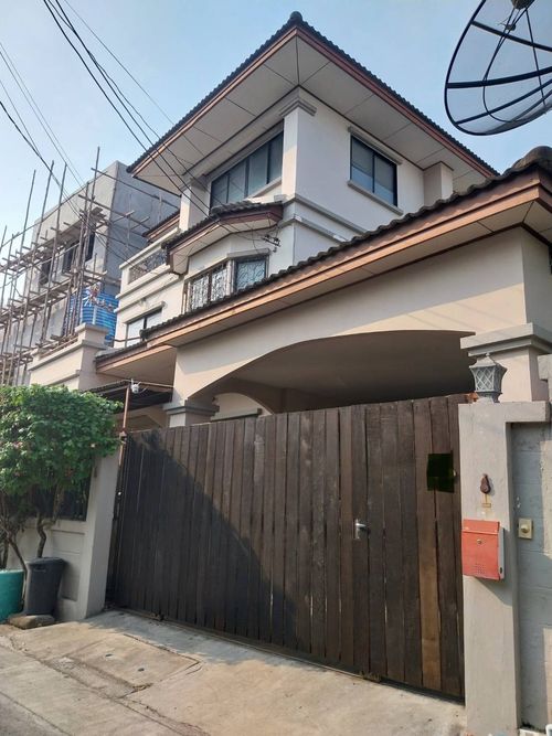 📢👇บ้านเดี่ยว 3 ชั้น ในแหล่งชุมชนเดินทางสะดวก เข้าออกได้หลายเส้นทาง