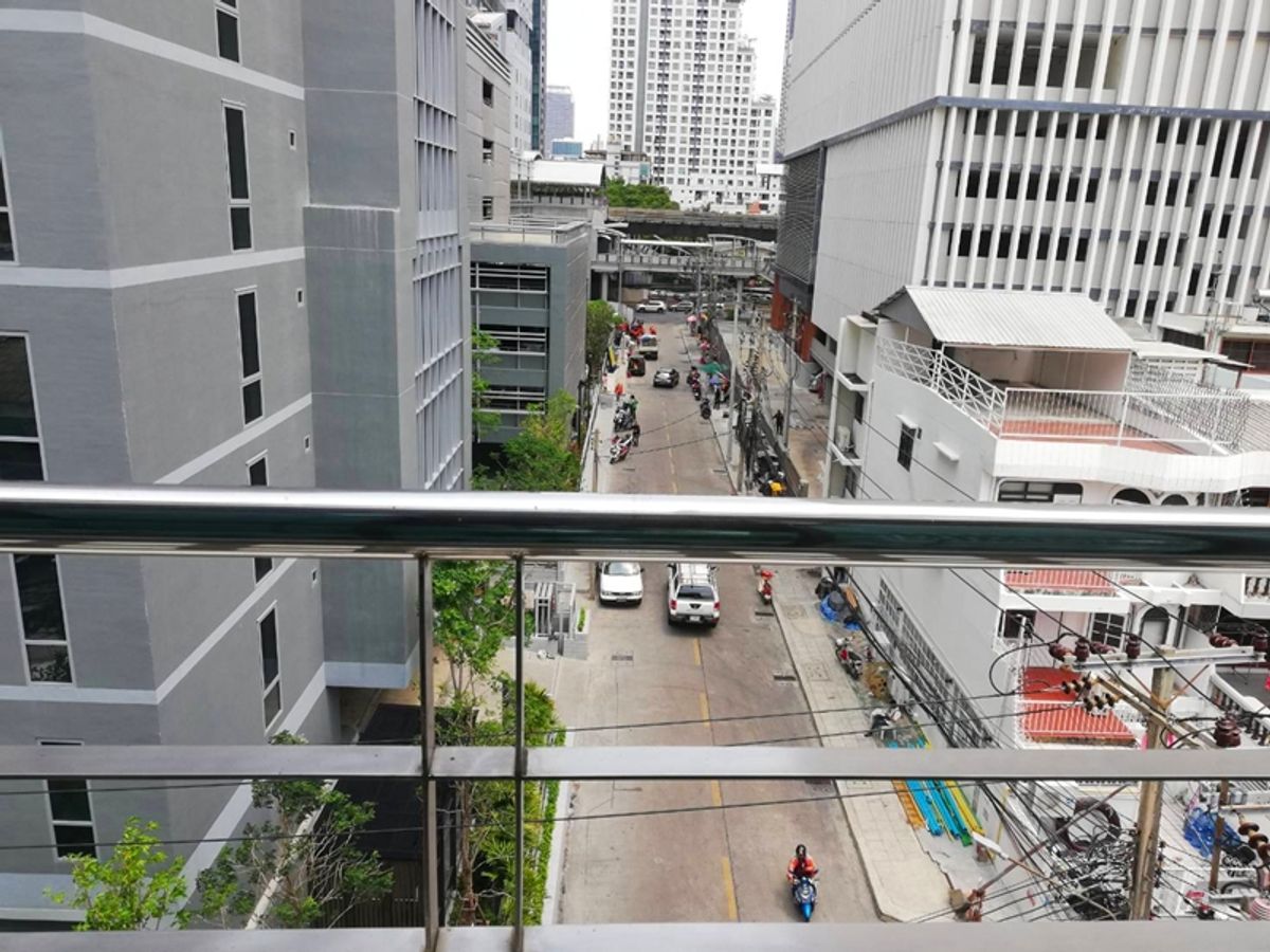 Top 5th Floor Office Space near BTS St.Louis Sathorn Road