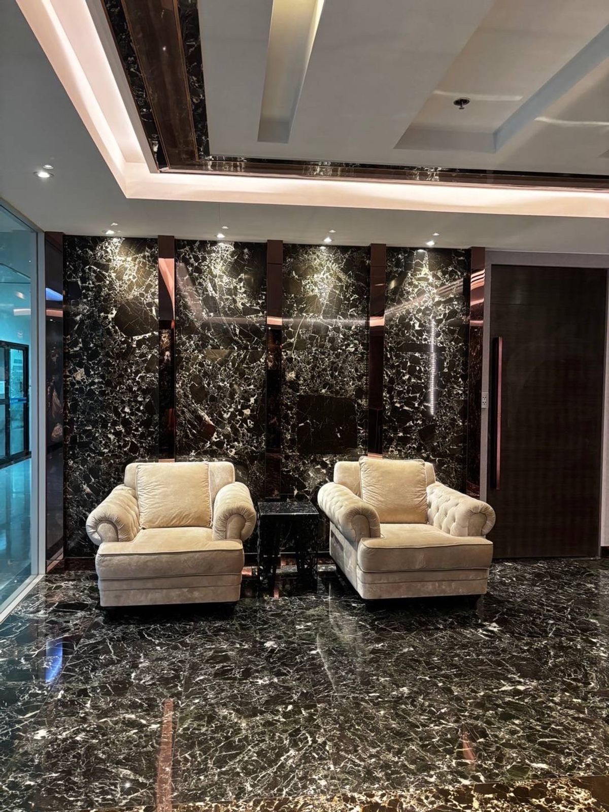 For Rent: Office Space Charn Issara 2 Size 346 sqm. Decorated with Luxury Thonglor-Ekkamai, Charn Issara 2 Building, Petchburi Road, complete with – รูปที่ 3