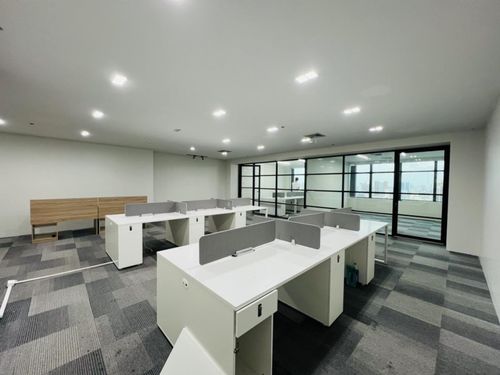 Selling with tenants Charn Issara 2 areas 340 sqm., Phetchaburi Rd., Ekkamai Thonglor, gold location, only 34 MB  