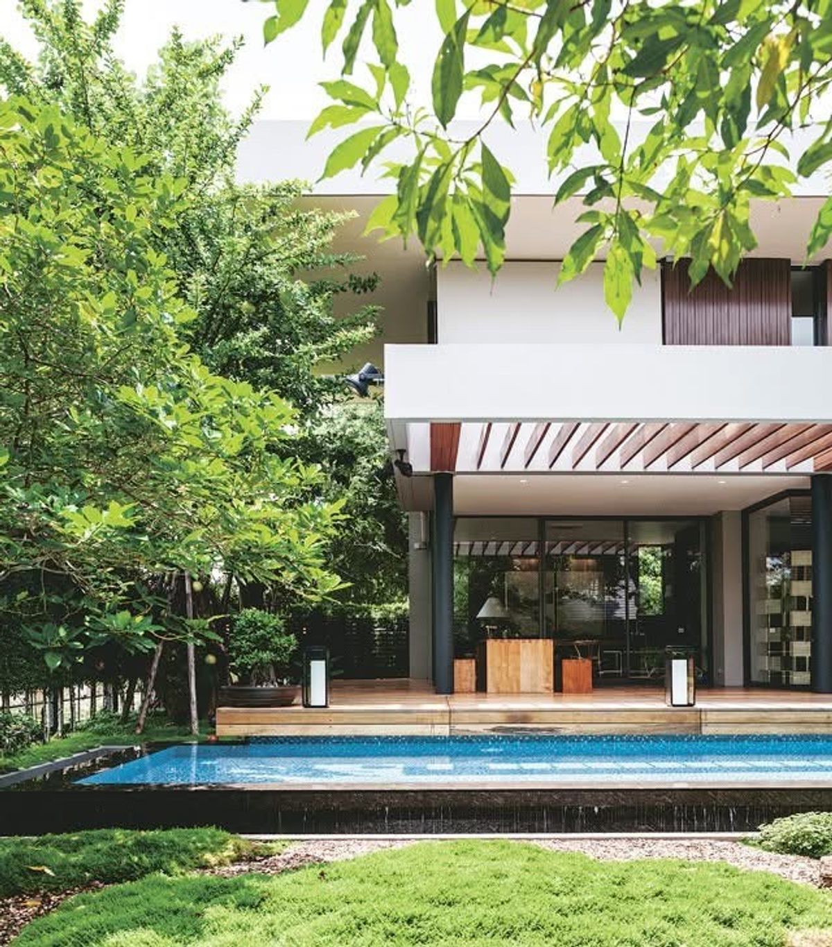 ♦ Pool Villa Style ♦ 2 Storey, 5 bedrooms, 6 bathrooms | Land area 1.5 rai (600.00 sq.w.), 650.00 sq.m. | 5 parking, swimming pool view | Near MRT Samre Market 500 m., BTS Wongwian Yai 1.2 km., Icon Siam 5.5 km.