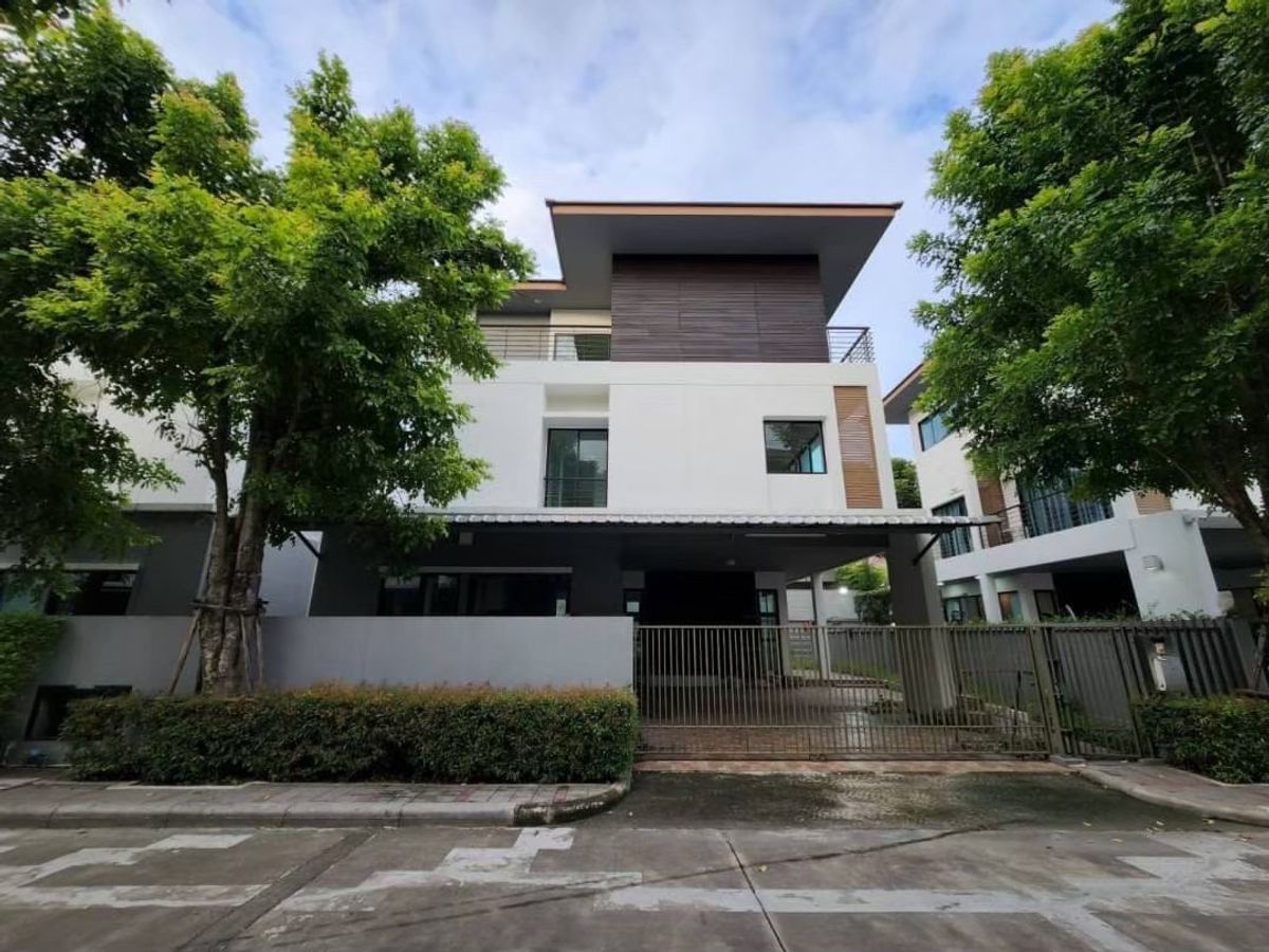 Ban Lumphini, Suan Luang 9, living area 300 sq.m., 3 -story house, near Suan Luang Ror 9, Kanchana Expressway.