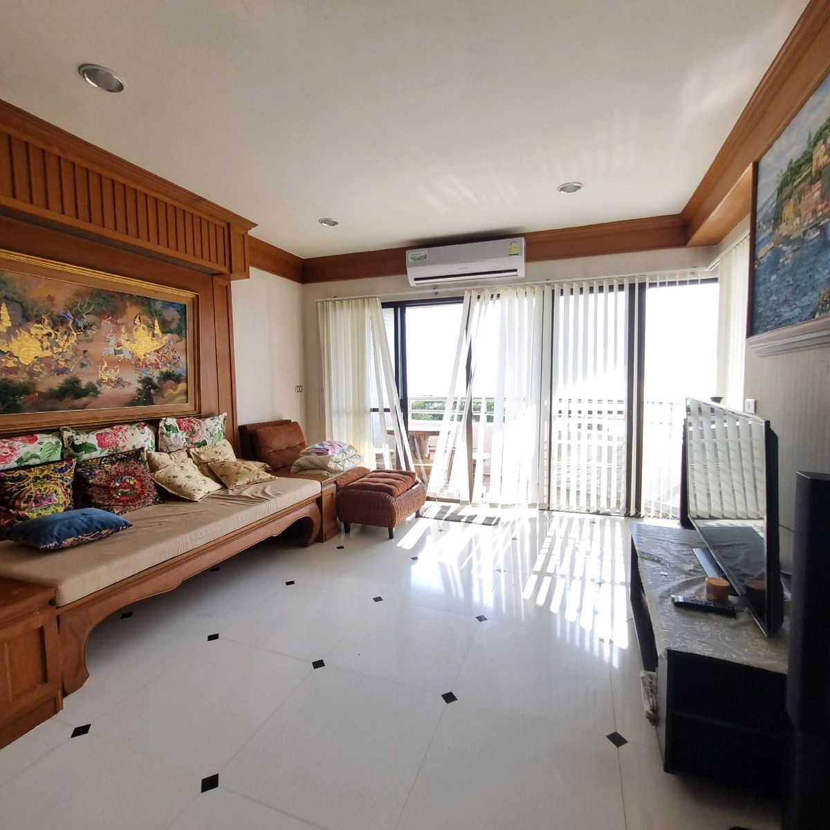 Kritsada Golden Condotel Cliff&Park