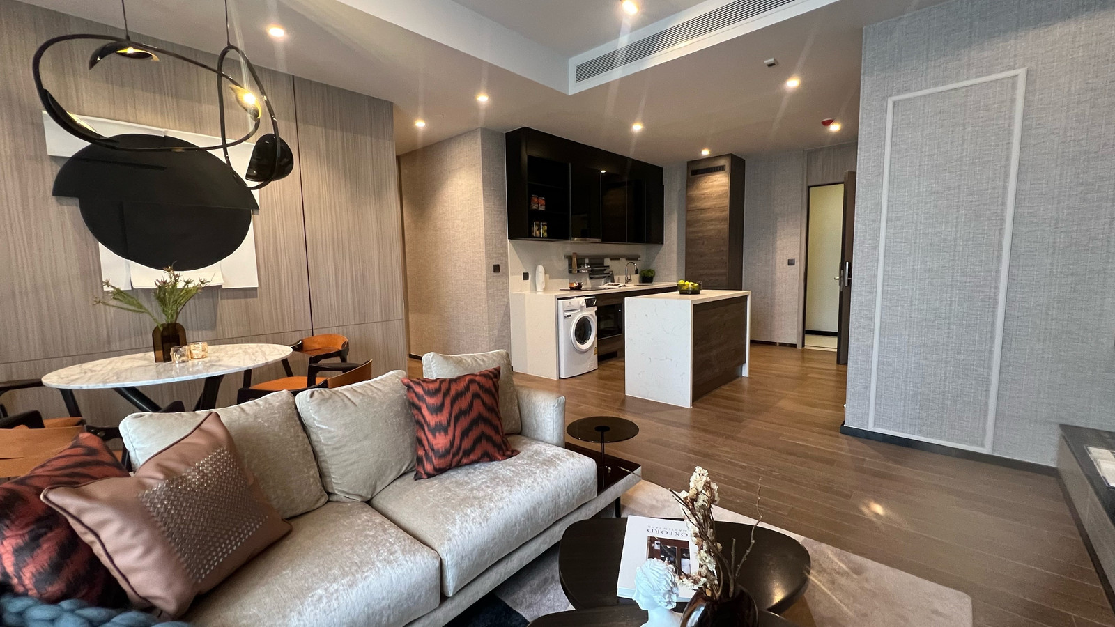 📣📣FOR RENT ▶ ️ Muniq Langsuan 🔥 Munich Lang Suan