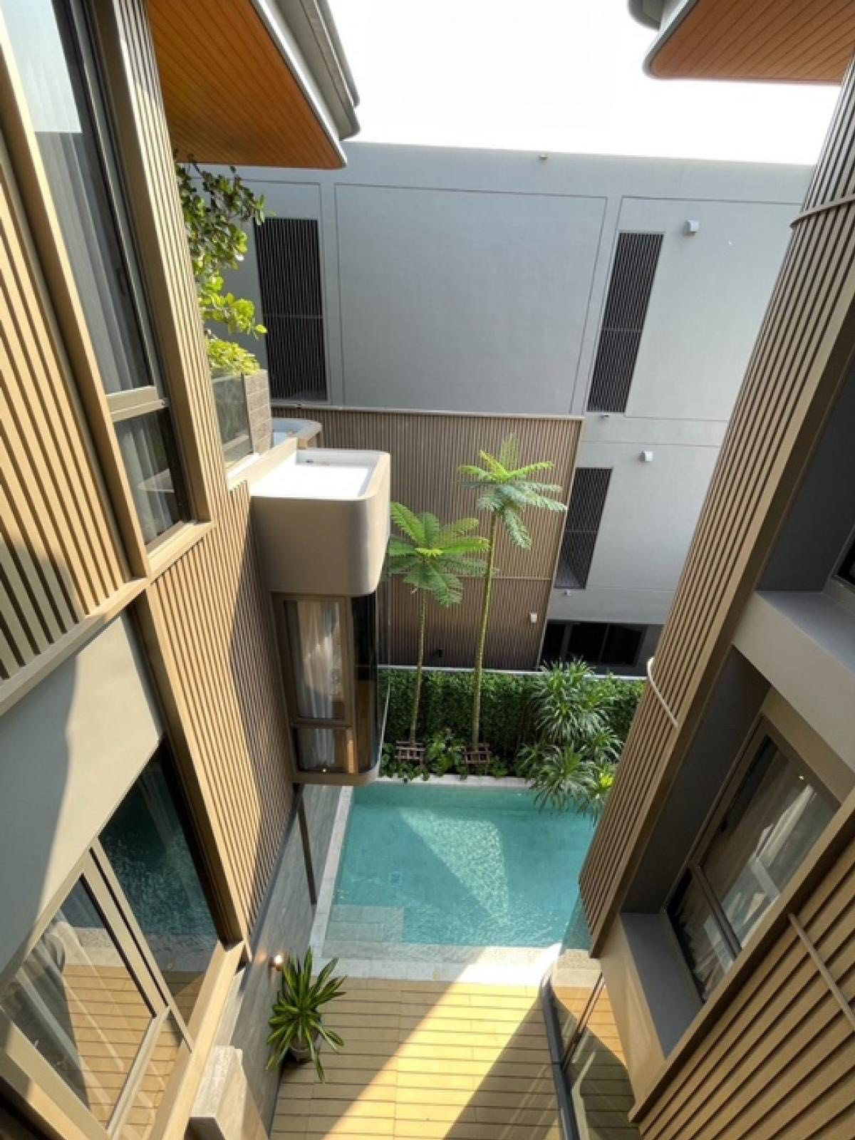 For rent, 4 -story commercial building, Soi Pracha Uthit, Huai Khwang area, 2 km from MRT Huai Khwang For rent, 4 -story commercial building, Soi Pracha Uthit, Huai Khwang area, 2 km from MRT Huai Khwang