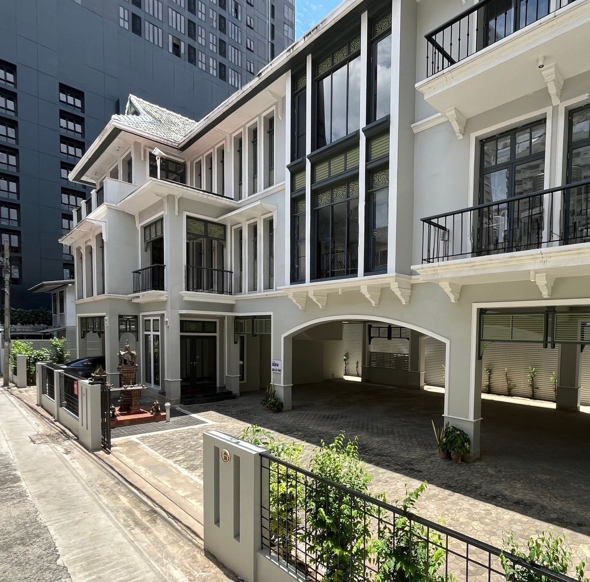 Selling office/office in the heart of the city