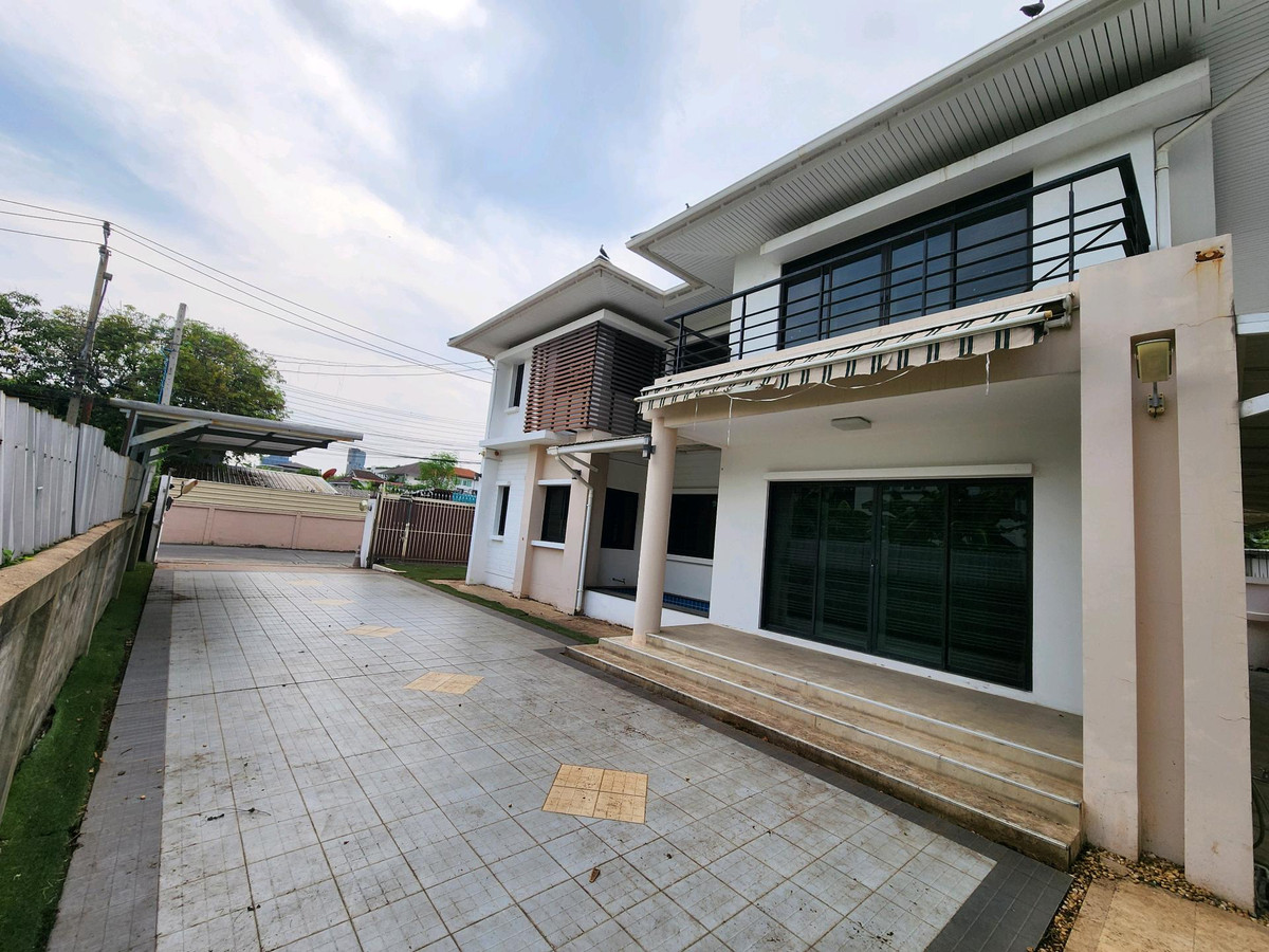 House for sale, Ratchada, Soi Senanikhom 1, Outside, 87 sq.wa, 3 bedrooms, 4 water, 4 parking 12.5MB House for sale, Ratchada, Soi Senanikhom 1, Outside, 87 sq.wa, 3 bedrooms, 4 water, 4 parking 12.5MB