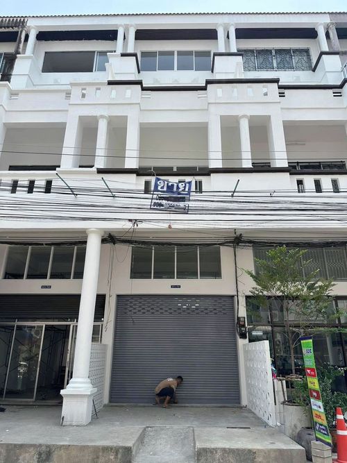 ขายอาคารพาณิชย์ 17 ตรว 4 ชั้น รีโนเวทใหม่ หลัง รพ.เทพปัญญา ตำบลฟ้าฮ่าม อำเภอเมือง จังหวัดเชียงใหม่